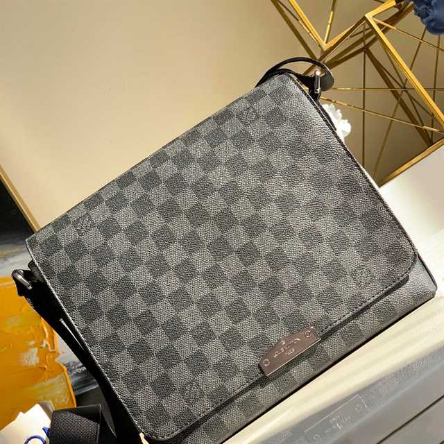 Replica Louis Vuitton N41028 District PM Messenger Bag Damier Graphite  Canvas For Sale
