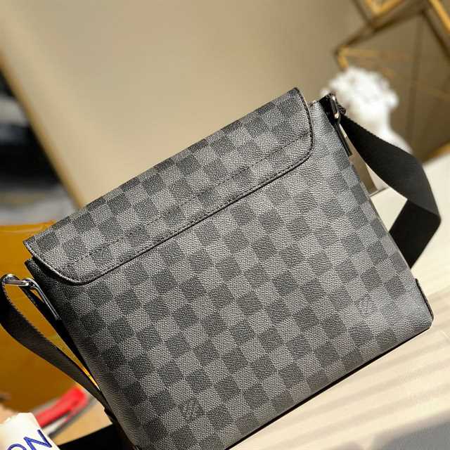 Replica Louis Vuitton N41028 District PM Messenger Bag Damier Graphite  Canvas For Sale