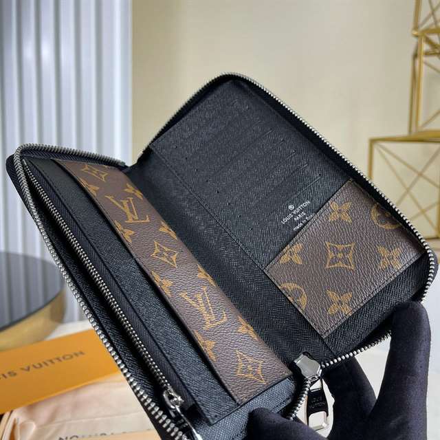Zippy Wallet Vertical, - Louis Vuitton