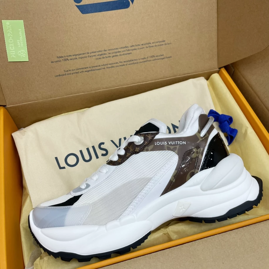 Louis Vuitton Run 55 Sneaker White. Size 36.0