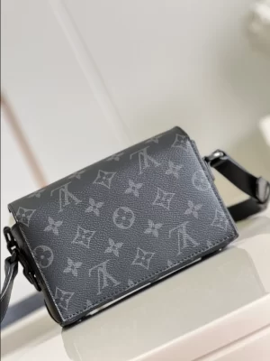 Louis Vuitton Steamer Wearable Wallet - RRG066