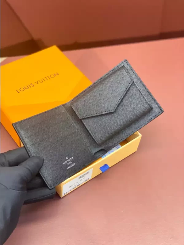 LV MARCO WALLET TAIGA LEATHER - RRG092